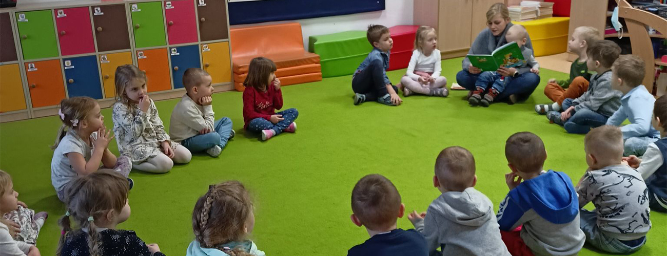 Cała Polska czyta dzieciom grupa Biedronki